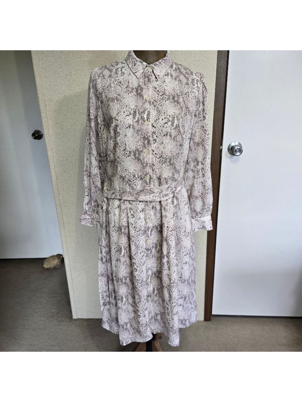 Loft 8P Petite Shirt Dress Pink Gray Python Snake Print Button Closure Belted